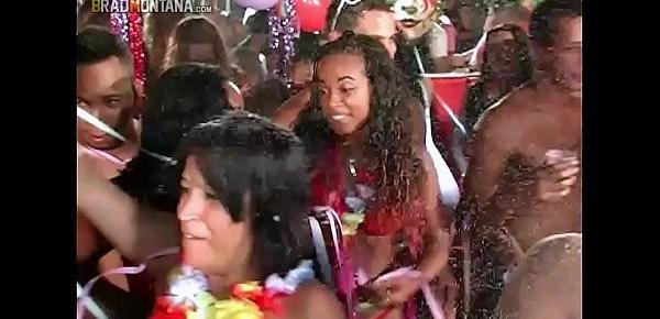  Carnaval carioca com sexo no salão